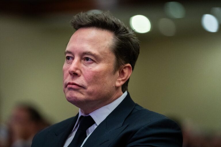 Илон Маск стал первым человеком в истории с состоянием более $500 млрд