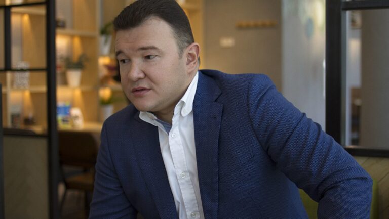 Удар почувствует каждый казахстанец. Известный юрист о повышении НДС до 20%