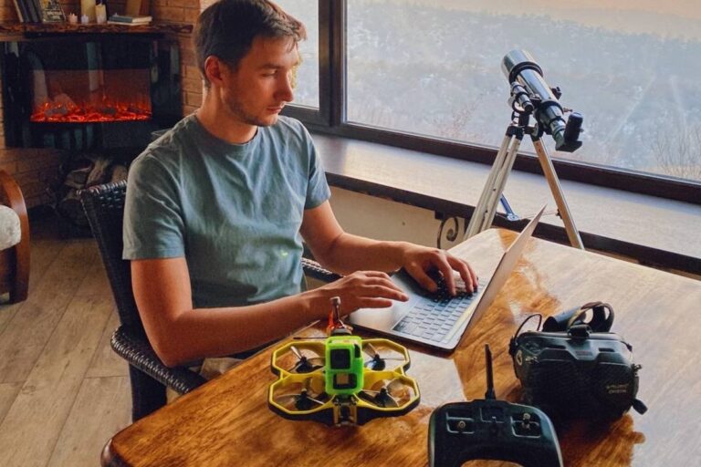 Работа мечты. Алматинец стал оператором FPV-дрона