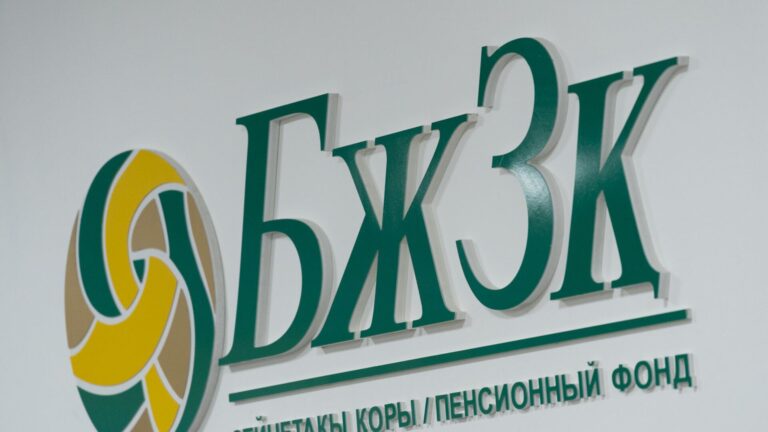 Казахстанцы изъяли со своих счетов в ЕНПФ еще 80 млрд тенге. Узнали, на что потратили деньги