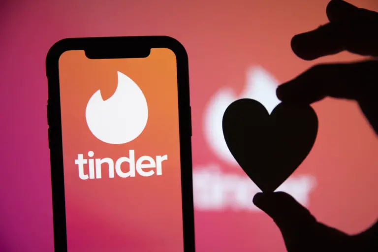 Партнеров в Tinder начнет подбирать ИИ. Старые алгоритмы совсем не годятся