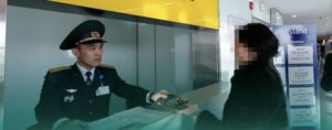 Выезд за границу с долгами в Казахстане: это возможно в 2025 году?