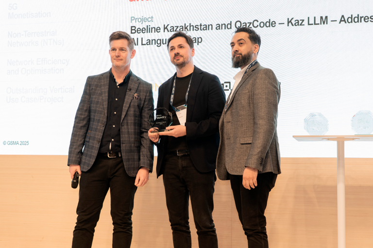 Beeline Казахстан и QazCode признаны лидерами в области ИИ на премии GSMA 2025