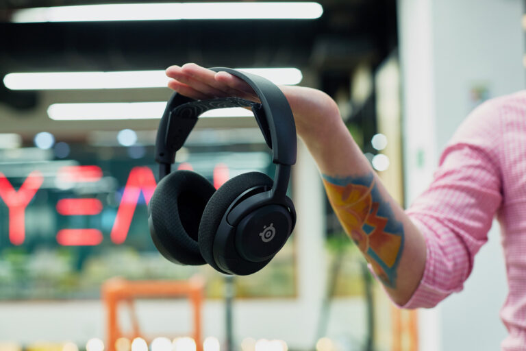 Универсальные наушники для игр и работы: обзор SteelSeries Arctis Nova 5