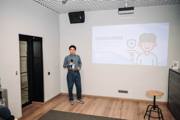 Старшеклассники из Караганды разработали мобильное приложение для поддержки людей с диабетом