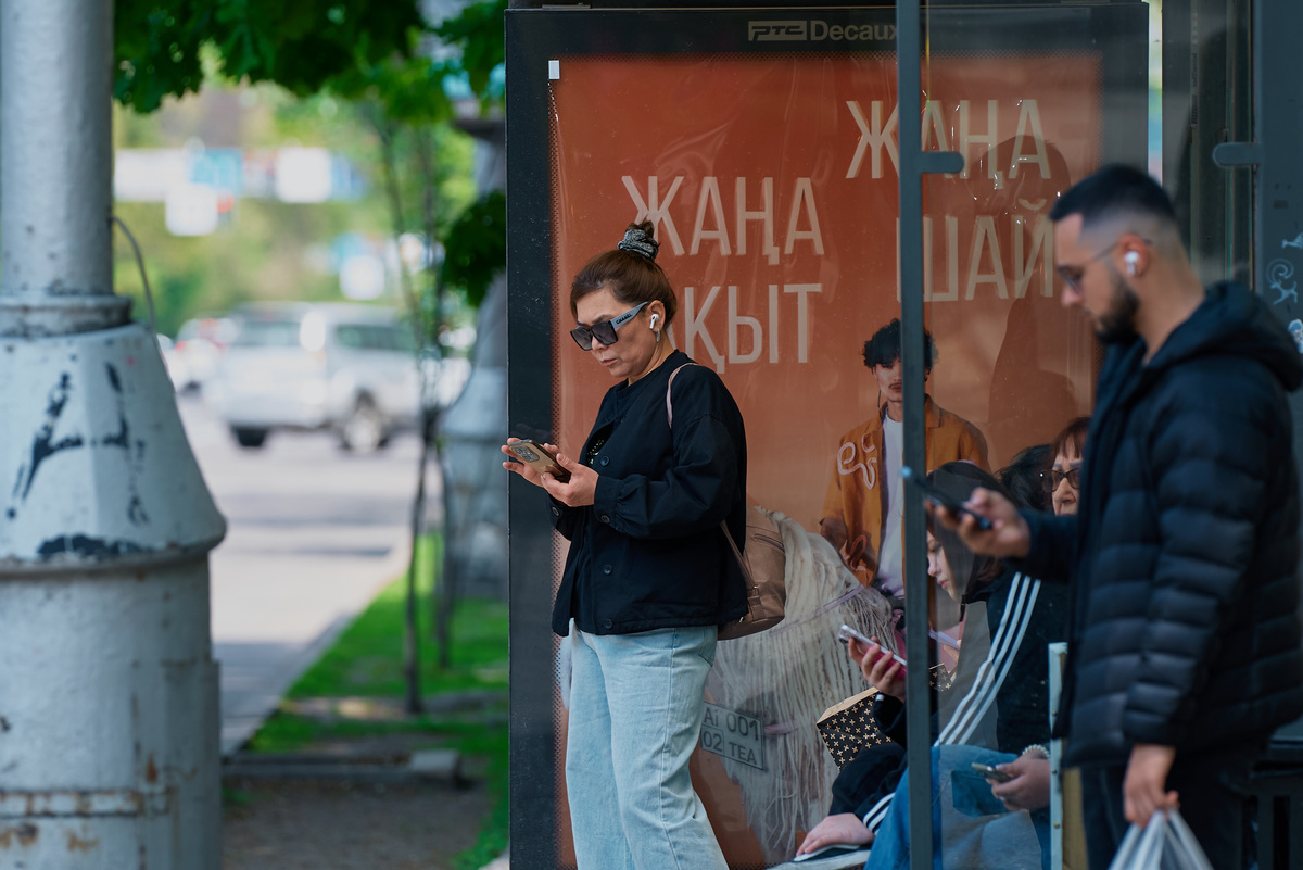 люди в городе