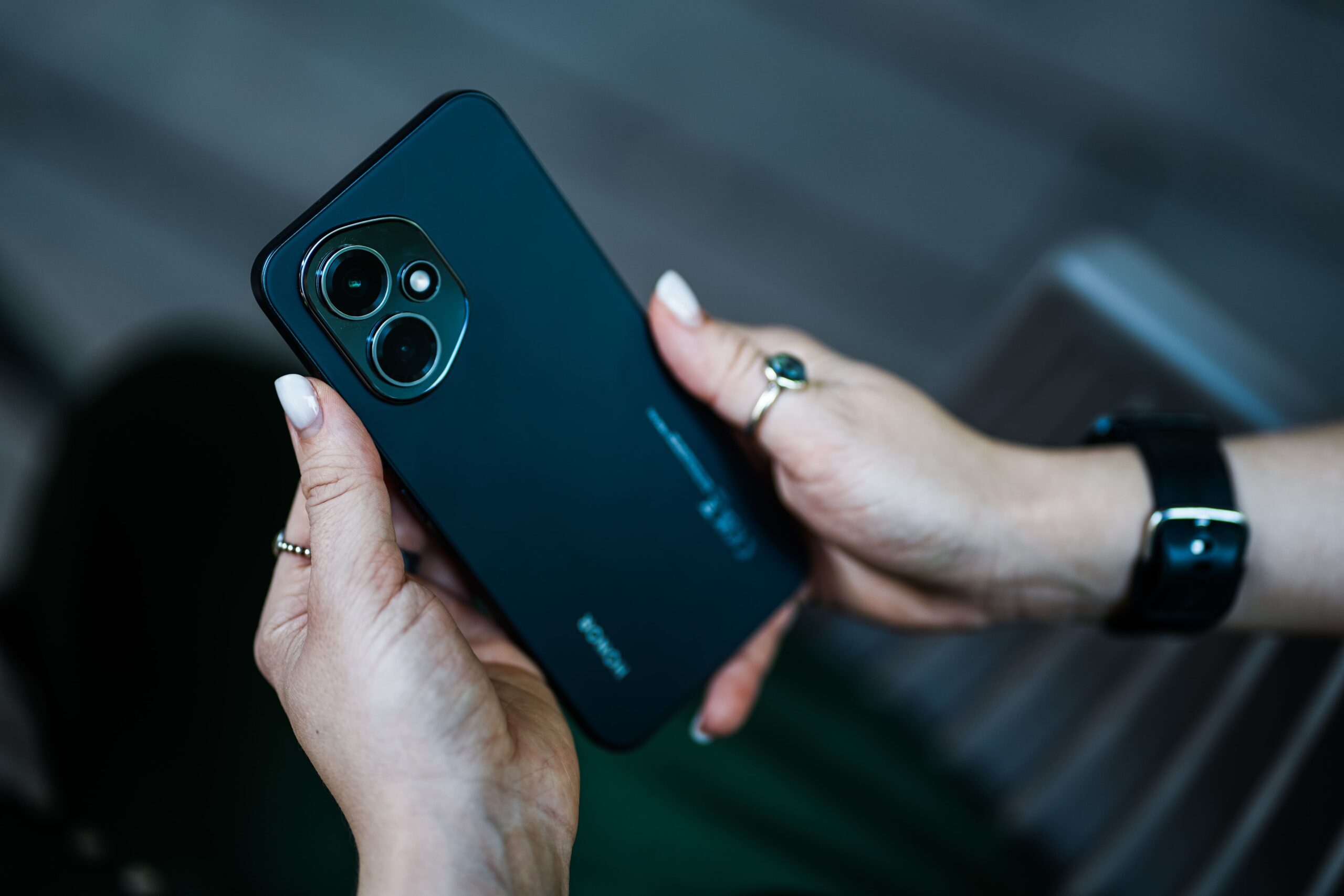 HONOR 400 удобно лежит в руке