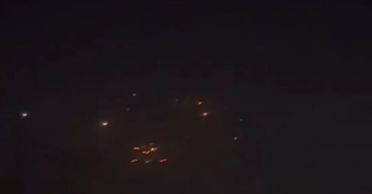 Странные вспышки в небе над Казахстаном. В Минцифры просят не паниковать