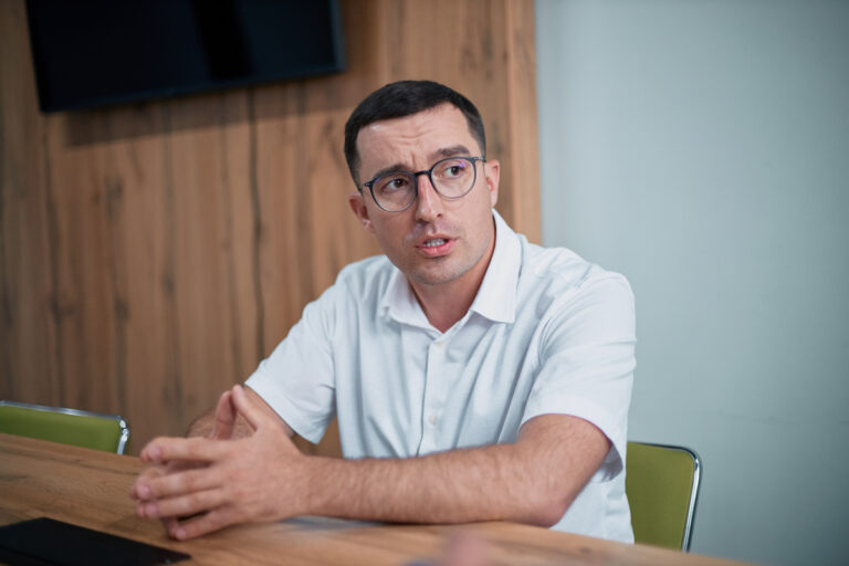 Казахстанский предприниматель рассказал, как девальвация тенге бьет по бизнесу