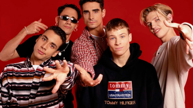 В Алматы из-за концерта Backstreet Boys раскупают все дождевики