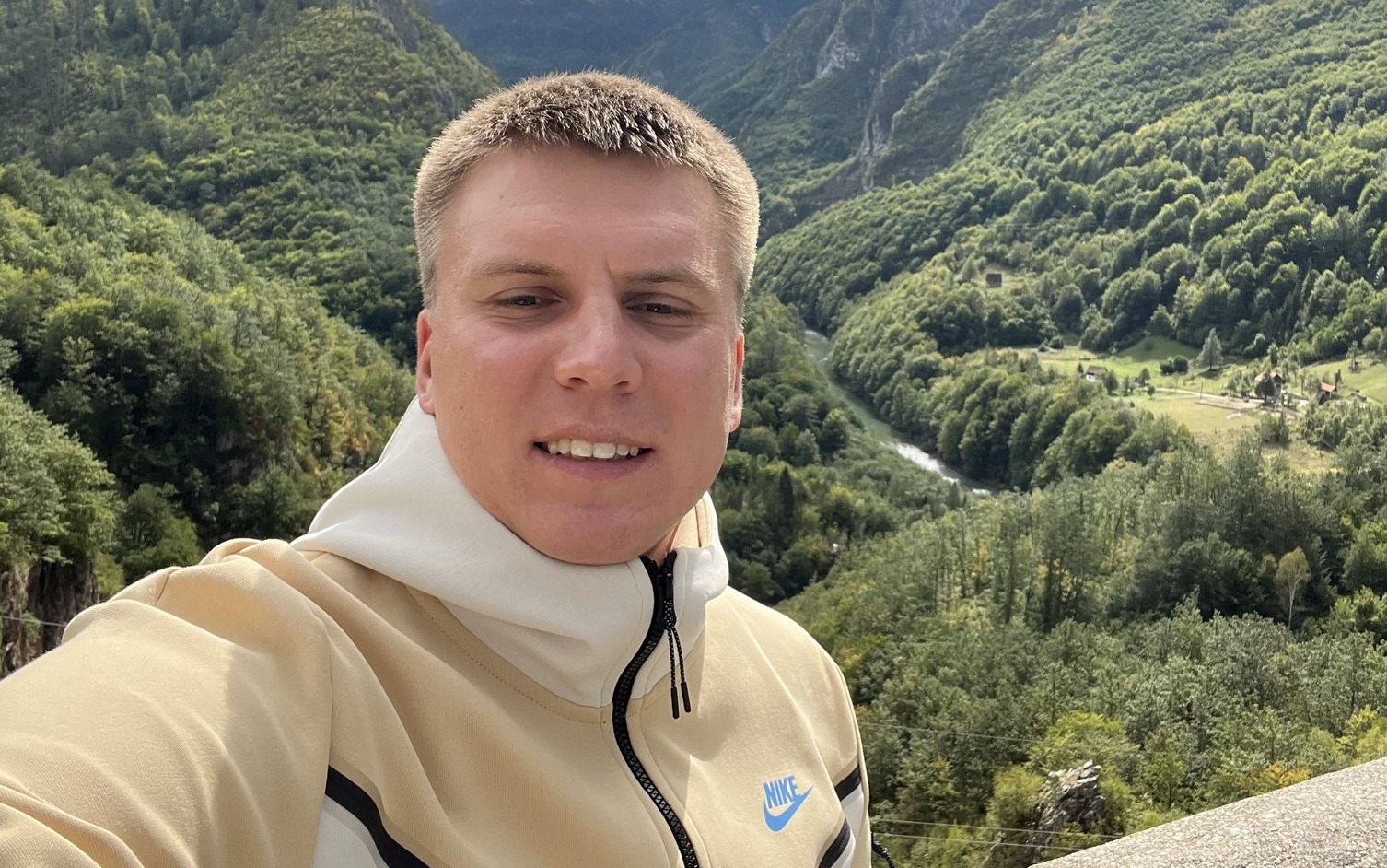 Как алматинец построил бизнес на женском фитнесе и чуть не потерял все