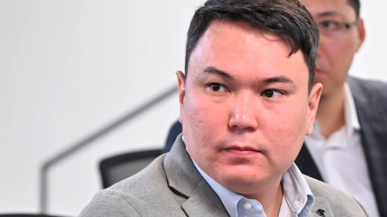 Экономист объяснил, почему Казахстан двигается к отметке 600 тенге за доллар