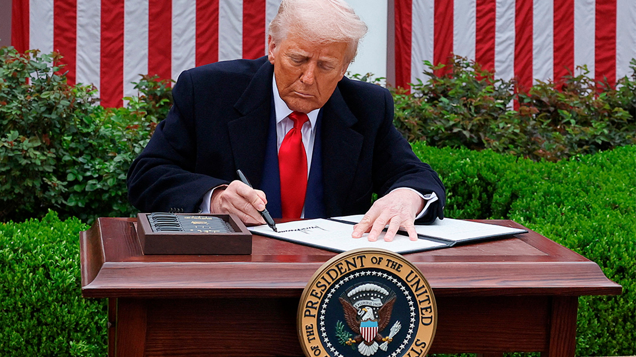 Трамп подсказал Казахстану, как избежать пошлин в 25%, которые он вводит