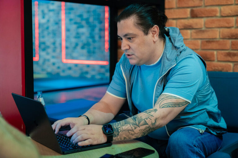 Казахстанец рассказал, как подключал Starlink