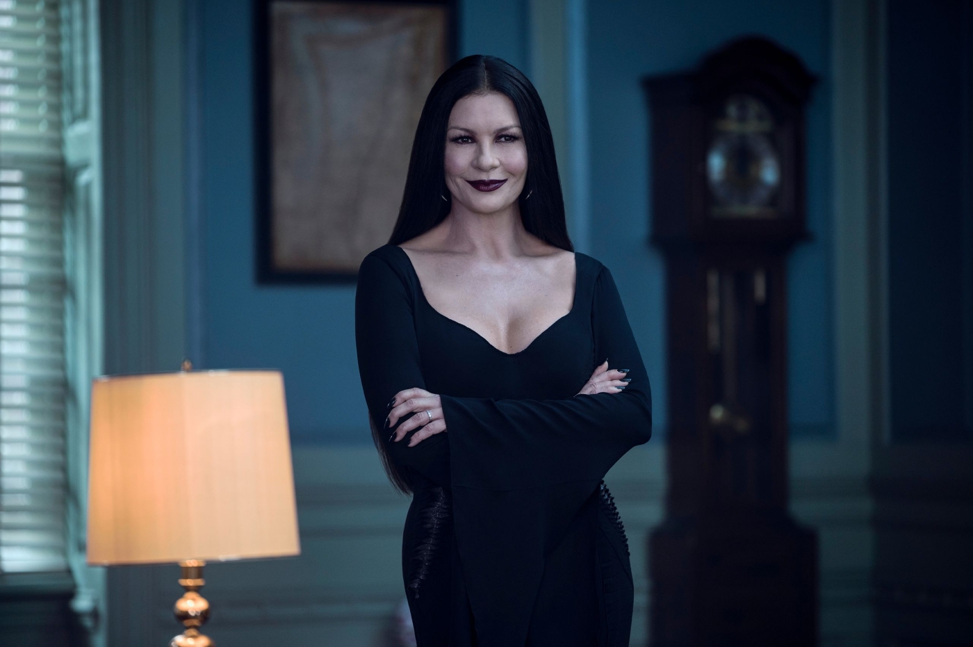 Кадр из сериала с Кэтрин Зета-Джонс