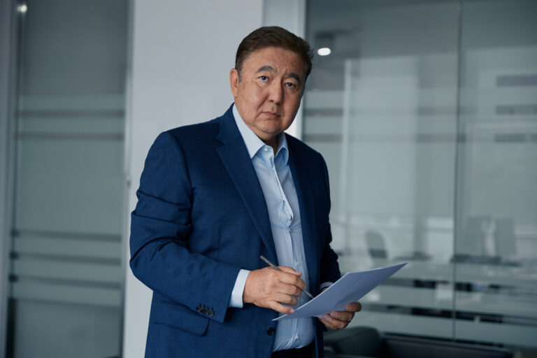 Известный экономист рассказал, как президент Токаев растопил лед в Европе