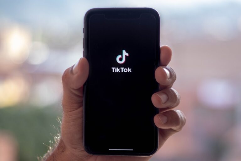 Трамп подписал указ о передаче TikTok инвесторам из США
