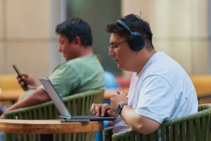 ИТшникам и другим квалифицированным казахстанцам станет сложнее устроиться на работу в США