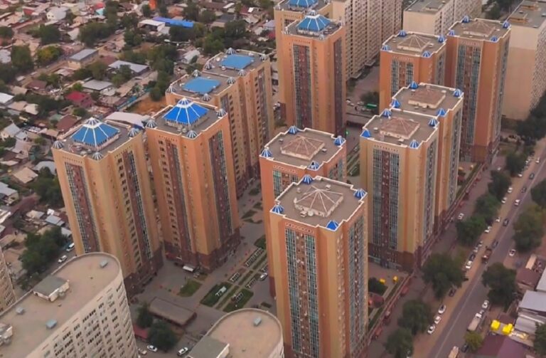 Прокуроры нашли 1000 нарушений в алматинском ЖК, популярном в широких кругах