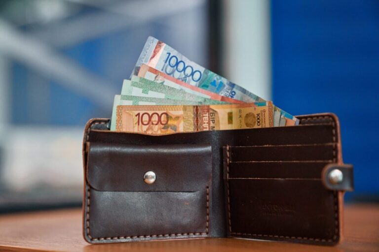 Казахстан обсудит МЗП для своих граждан с иностранными партнерами