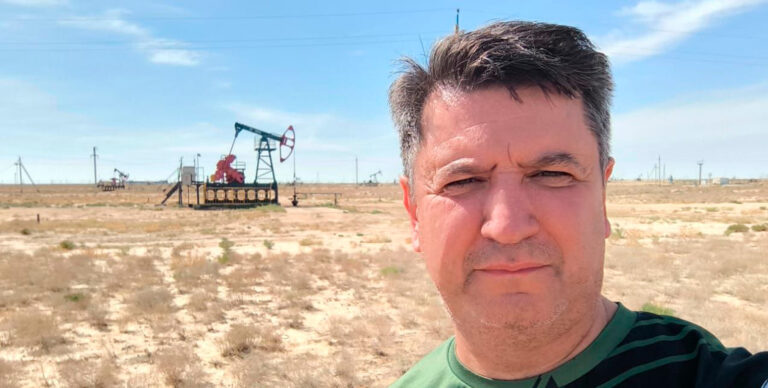 Смельчак в одиночку объехал весь Казахстан на электрокаре — и рассказал, как это было