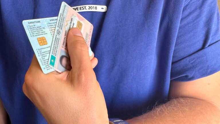 Казахстанцам начнут выдавать новые права и техпаспорта. Узнали, нужно ли менять документы