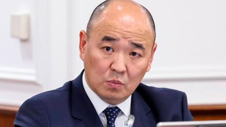 Казахстан слез с нефтяной иглы и начал зарабатывать иначе — помощник президента