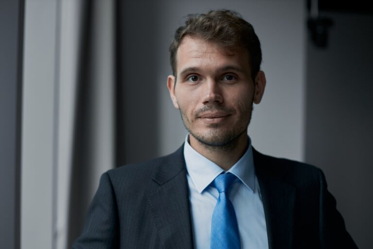 Как работает казначейство Freedom Broker