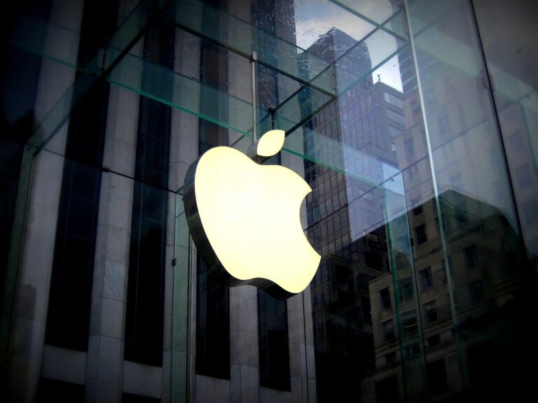 Apple заплатит хакерам до двух миллионов долларов за их взлом