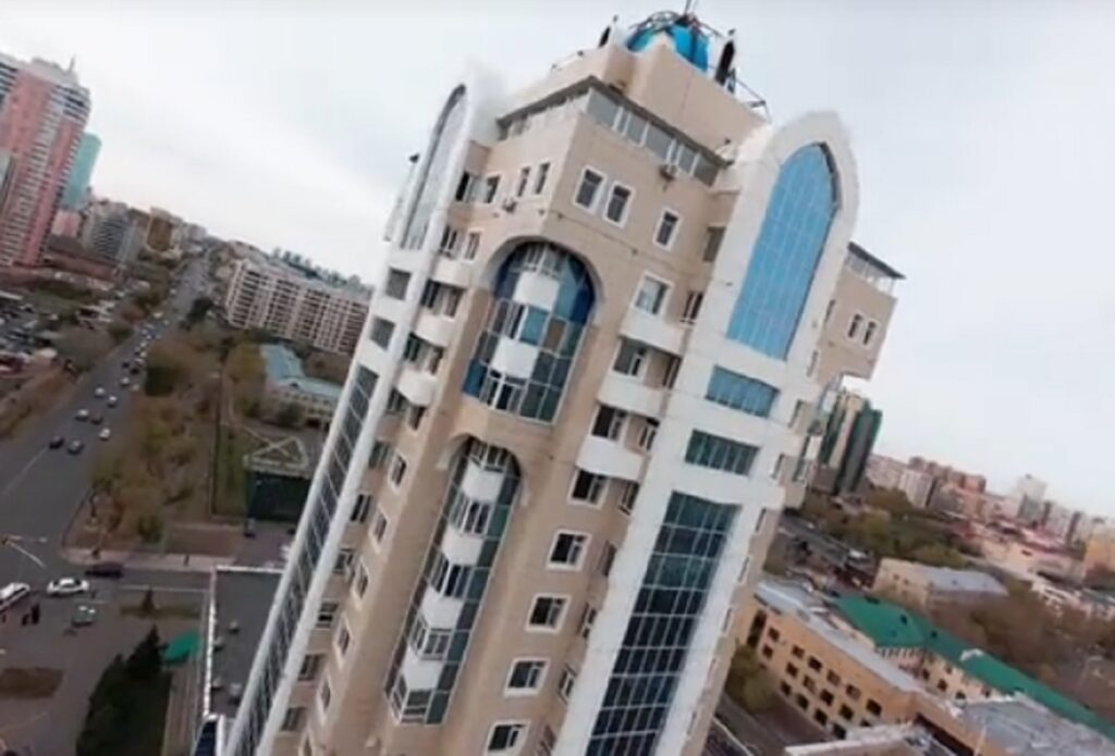 Квартира площадью почти 500 квадратных метров продается в Астане