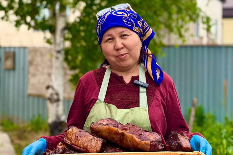 Как семья из Кокшетау построила бизнес с оборотом 2 млн тенге на копчении мяса