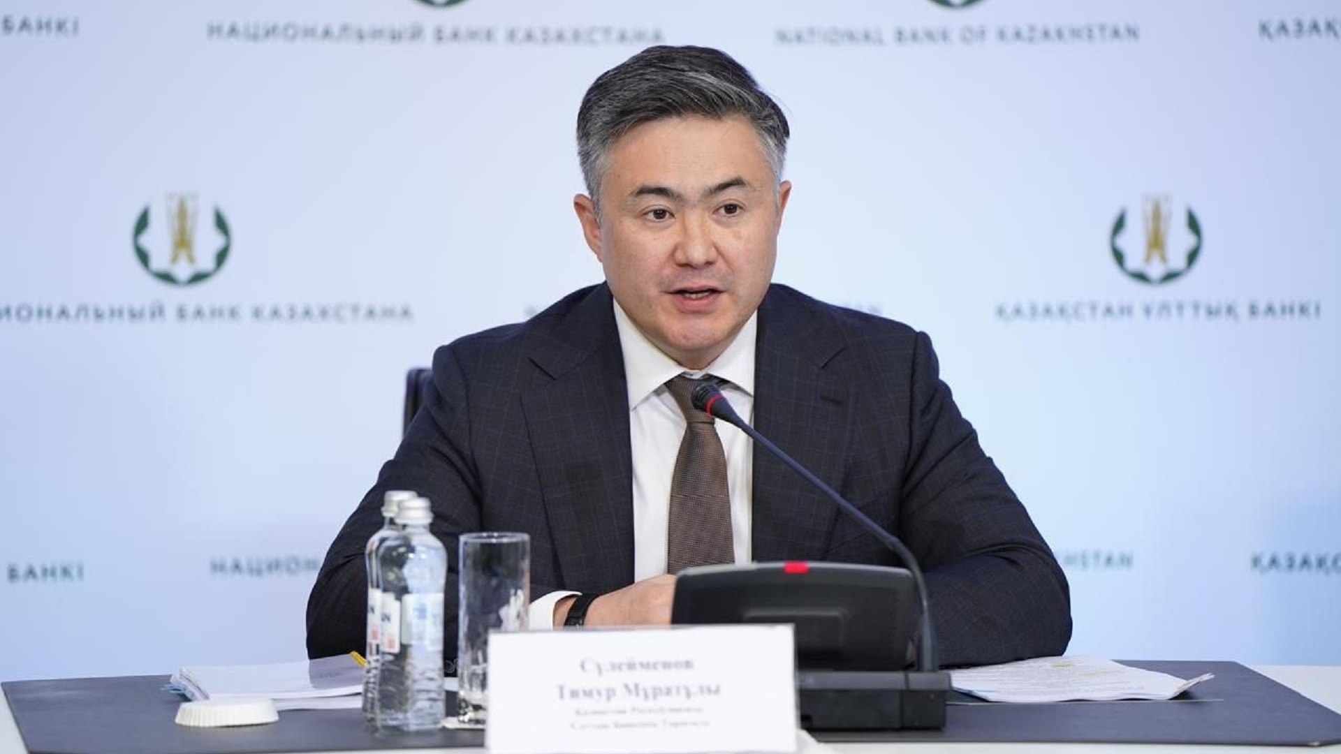 Нацбанк повысил базовую ставку до 18%