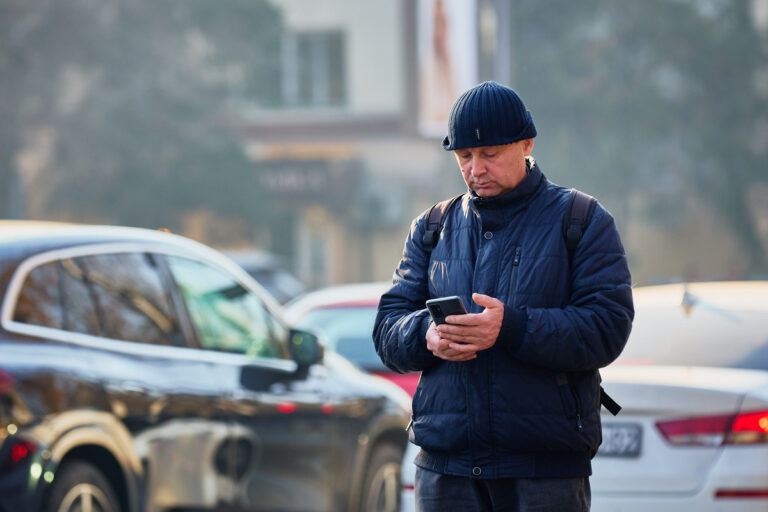 Узнали, как незаметно покинуть группу в WhatsApp