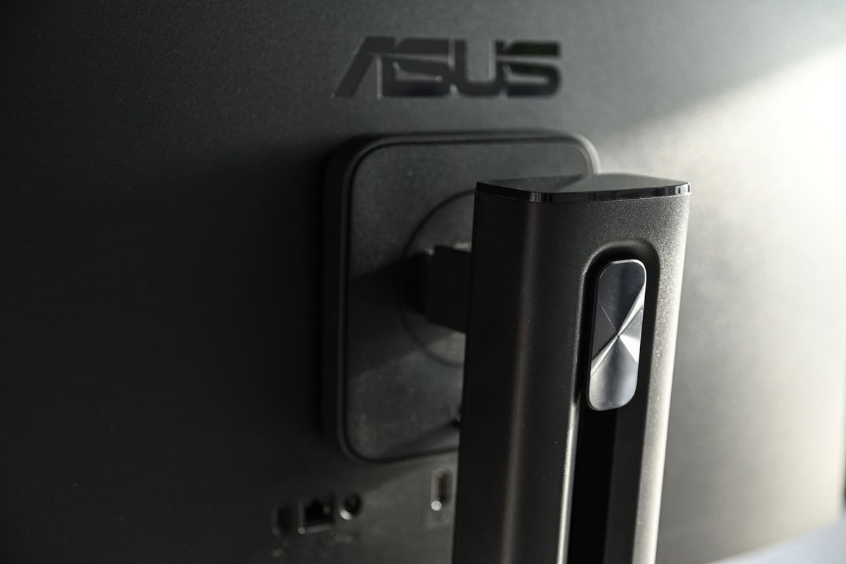 ASUS