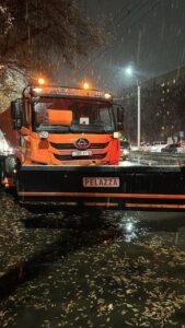 Непогода парализовала движение в Казахстане