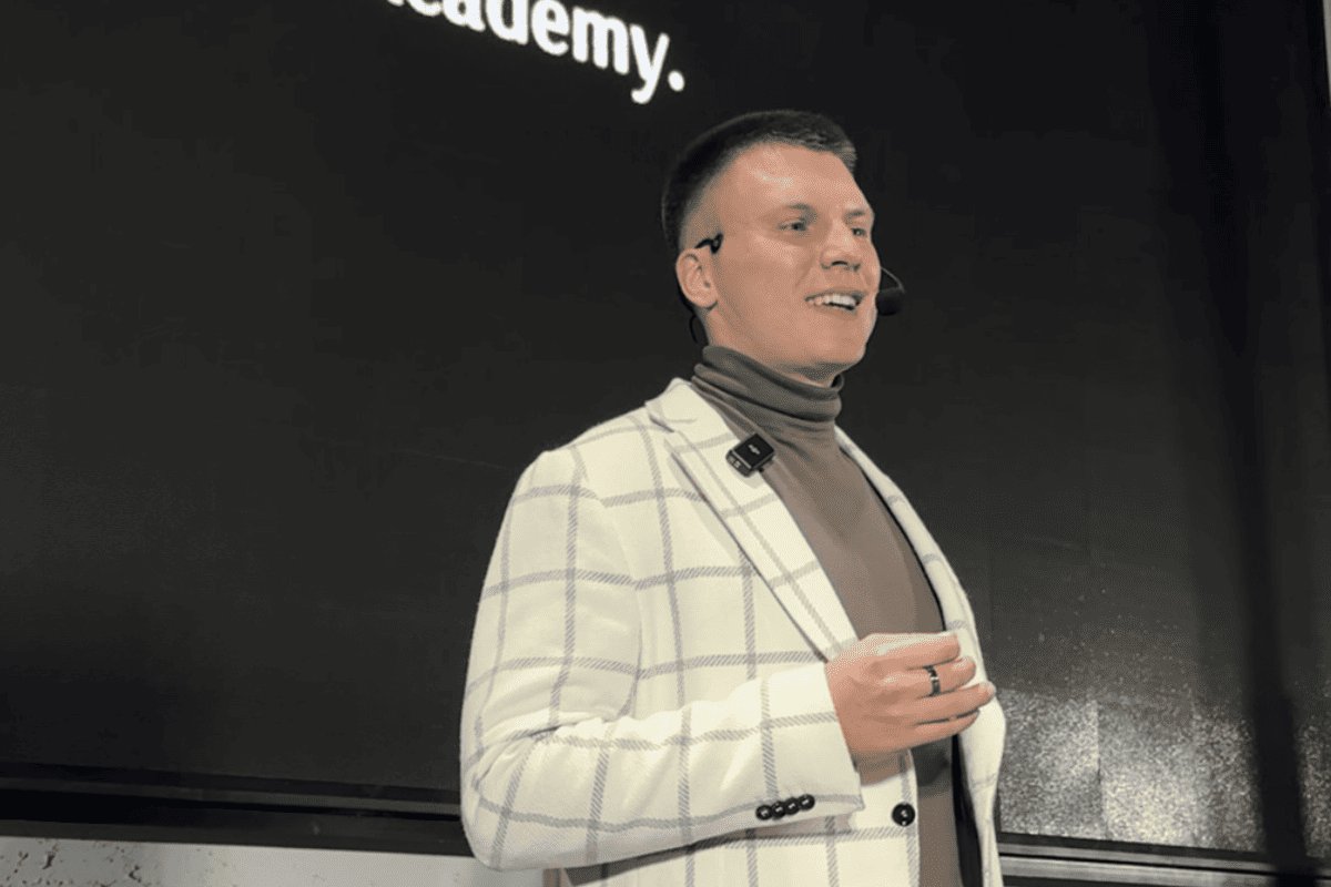 В октябре мы рассказывали историю предпринимателя, продавшего бизнес и заложившего квартиры родных, чтобы построить женский wellness-центр, который открылся 21 ноября. Узнали, как ему это удалось. 