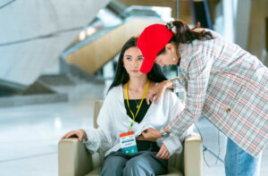 Школьница из Казахстана придумала, как из грязного воздуха делать красители для принтеров