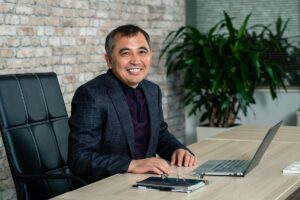 Как аспирант из Казахстана заработал сотни миллионов долларов на курице