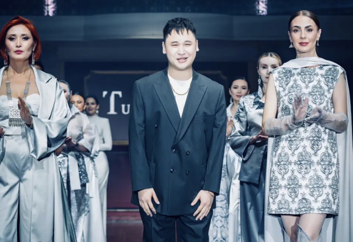 Парень из Тараза прославил казахские орнаменты на подиумах Парижа