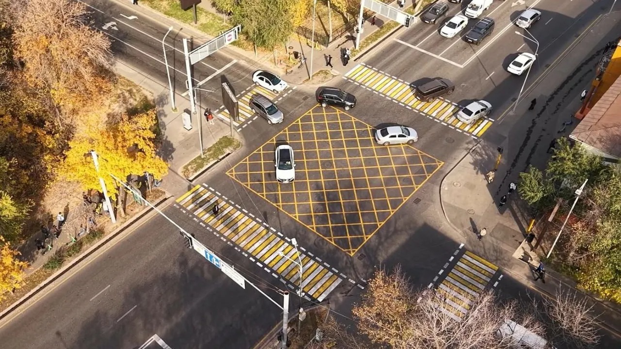 Через 2 дня водители в Алматы начнут получать новый штраф