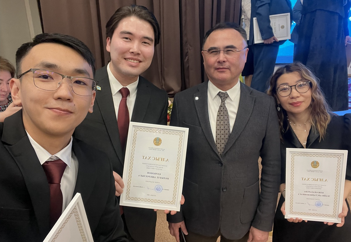 Жандос Айдарханов 