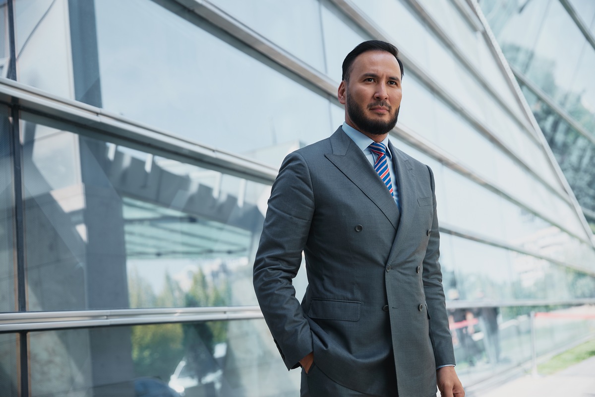 Дикторы, журналисты и фотографы: Айдарбек Ходжаназаров сказал, кто рискует потерять клиентов в 2026 году