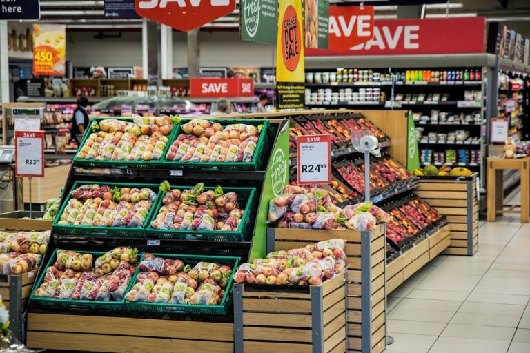 Мороженое по 95 тенге и Cola по 375: старые цены на продукты удивили казахстанцев