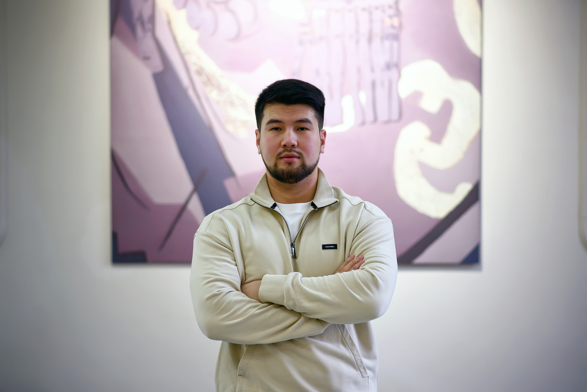 Казахстанец собрал портфель на миллион тенге с помощью кешбэка