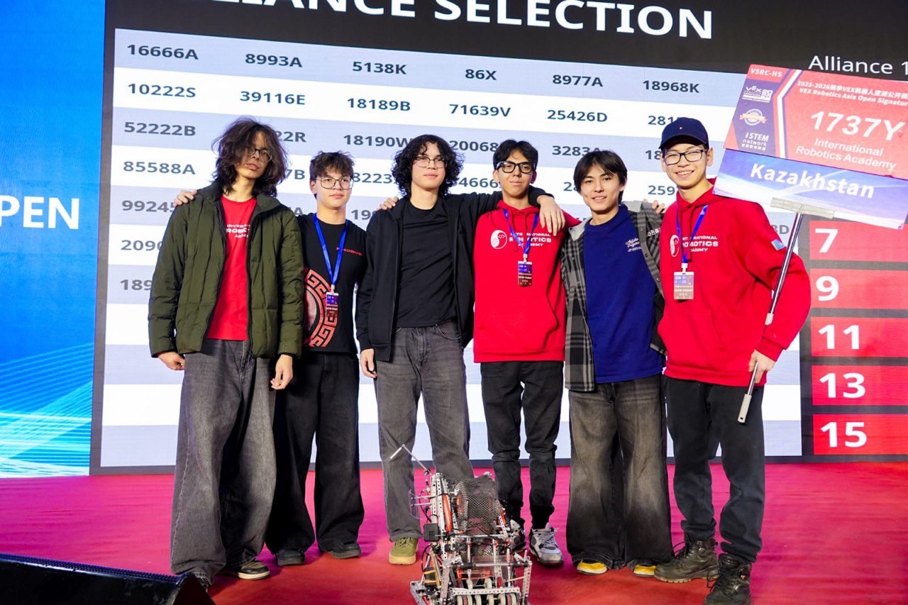 Казахстанские школьники прорвались в топ мирового турнира по робототехнике
