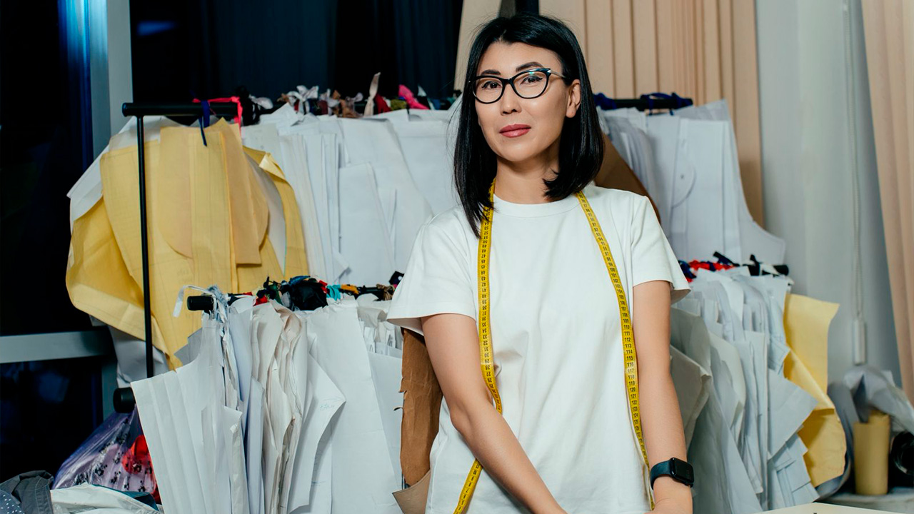 «Мне даже 5 метров ткани на базаре не продадут» — владелица швейного цеха о запрете B2B c 2026 года