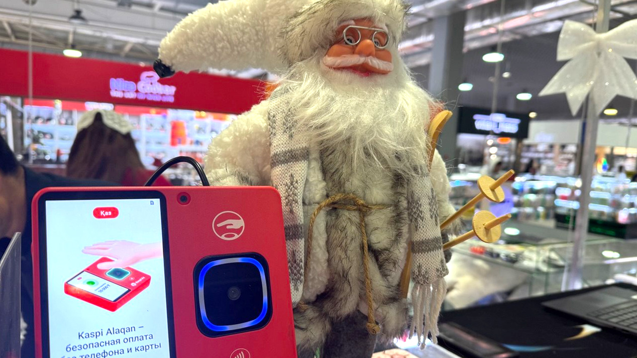 Тестируем Kaspi Alaqan и показываем, как работает новый способ оплаты в Казахстане