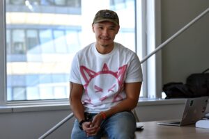 Казахстанец запустил платформу, где обучают созданию AI-ботов для бизнеса. Его проект уже оценили в $50 млн