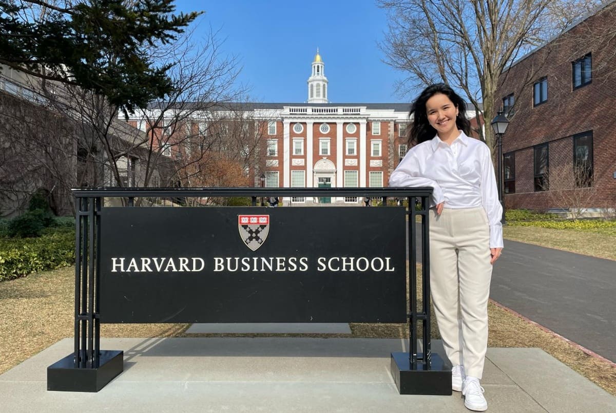 Девушка из села в Жетысуской области стала доктором наук в Европе