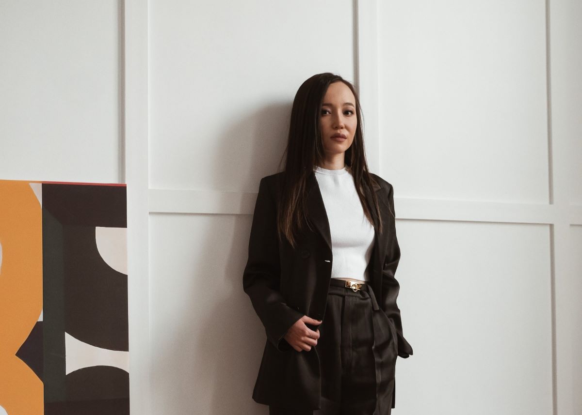 Дара Туменбаева Black Swan 